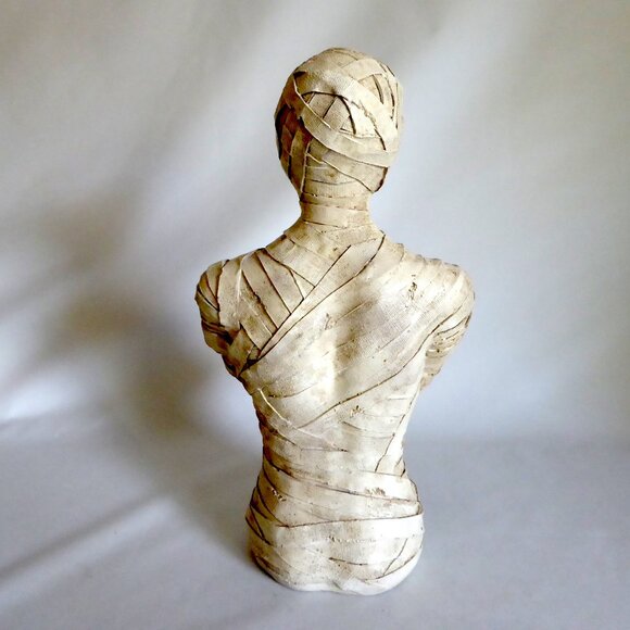 NEW 14.5” HOLIDAY BARN GOTHIC HALLOWEEN MUMMY BUST LED LIGHT UP RESIN SCULPTURE - Picture 3 of 15